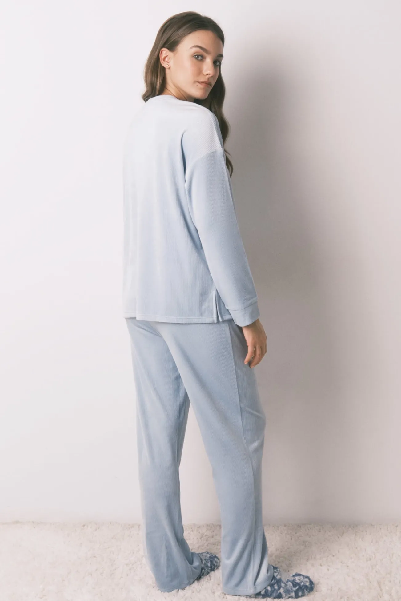 Pijama largo terciopelo canalé azul