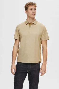Polo de manga corta confeccionado con algodón orgánico