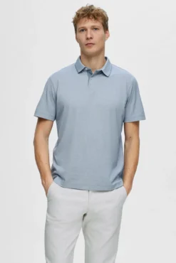 Polo de manga corta confeccionado con algodón orgánico