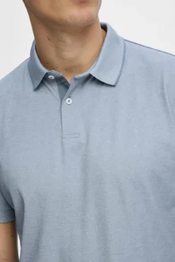 Polo de manga corta confeccionado con algodón orgánico