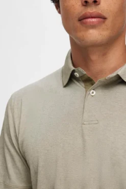 Polo de manga corta confeccionado con algodón orgánico
