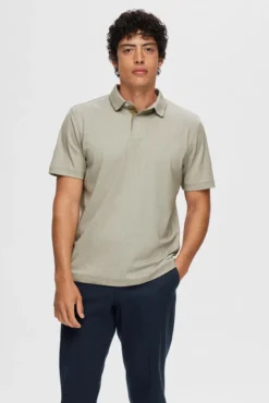 Polo de manga corta confeccionado con algodón orgánico