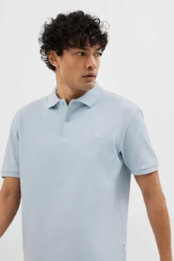 Polo de manga corta con logo bordado 100% algodón orgánico.