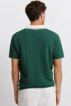 Polo deportivo contraste