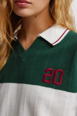 Polo deportivo contraste
