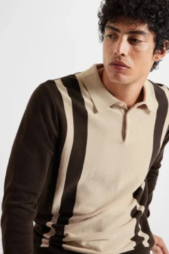 Polo de punto bicolor de manga larga confeccionado con algodón 100% orgánico. Regular Fit.