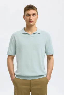 Polo de punto con cuello abierto