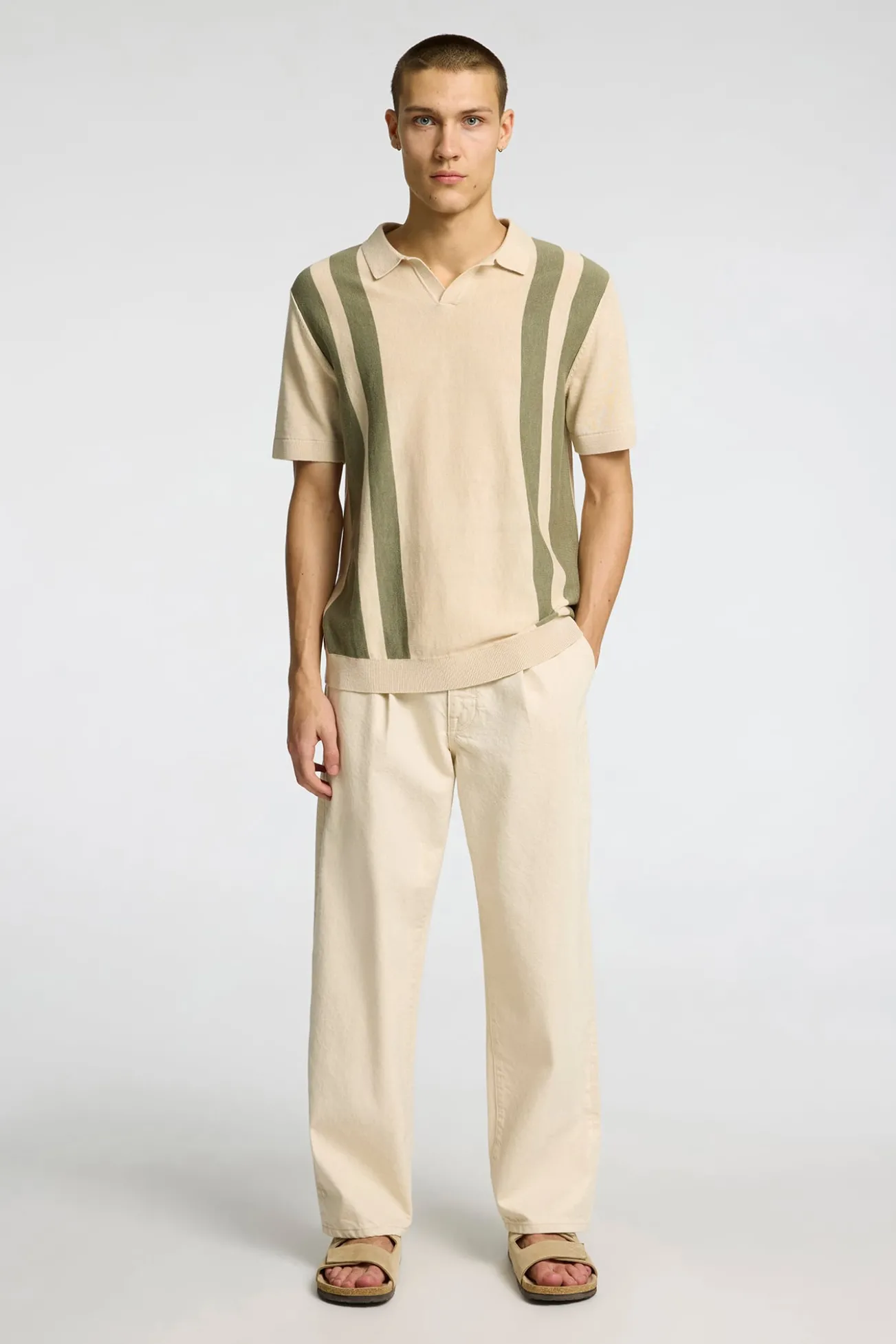 Polo de punto con cuello abierto