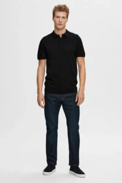 Polo de punto de manga corta.