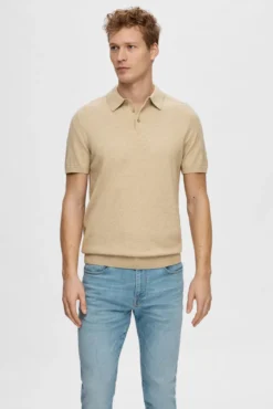 Polo de punto de manga corta.