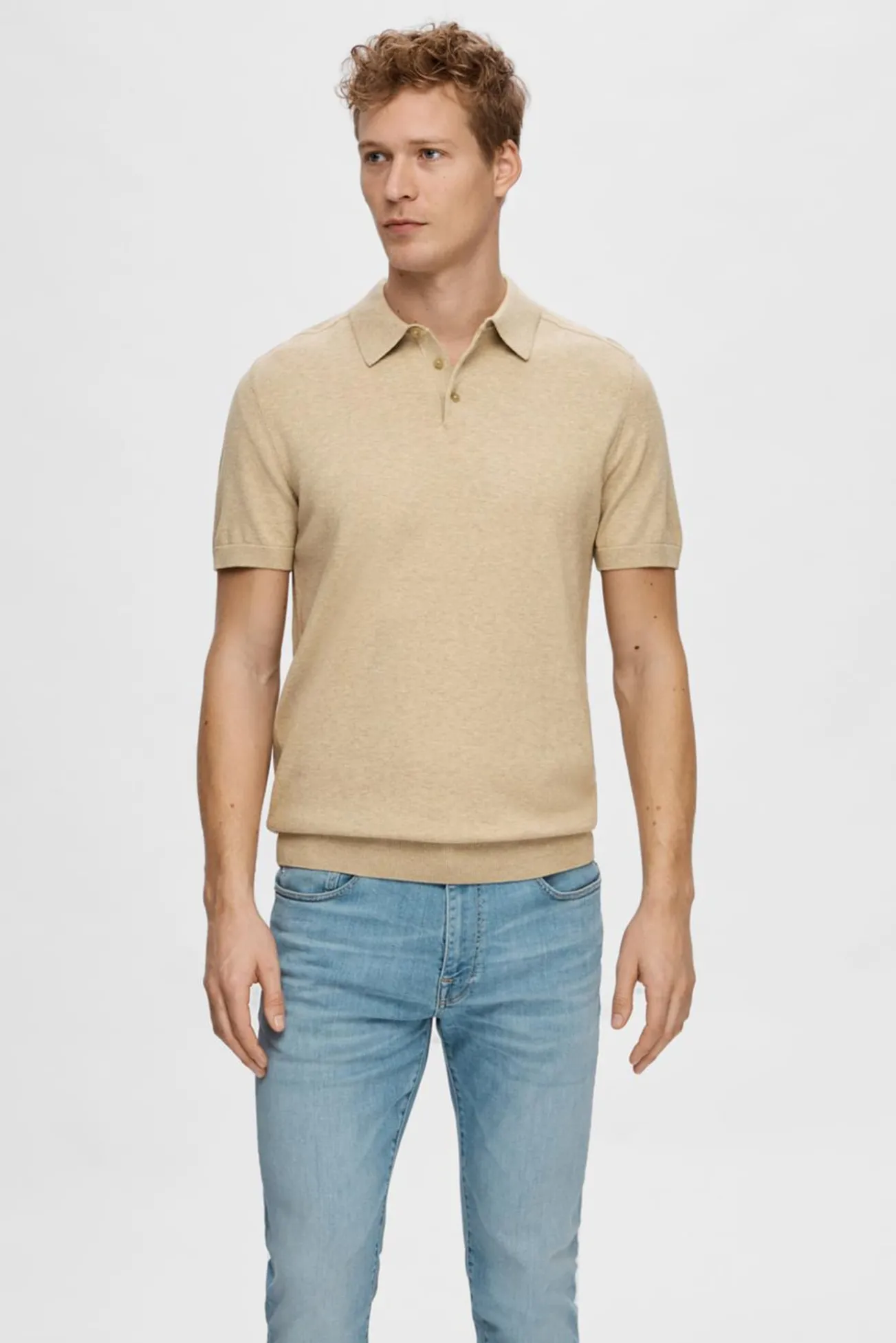 Polo de punto de manga corta.