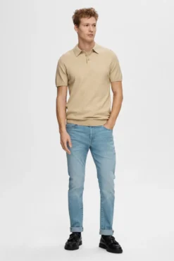 Polo de punto de manga corta.
