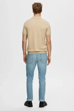 Polo de punto de manga corta.
