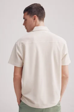Polo estructura bolsillo regular fit