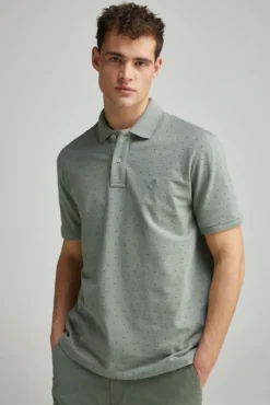 Polo piqué estampado all over regular fit