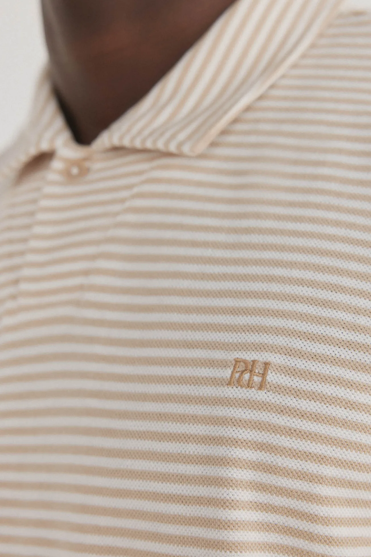 Polo rayas cuello abierto
