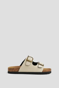 Sandalias con hebilla