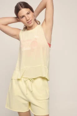 Short felpa amarillo