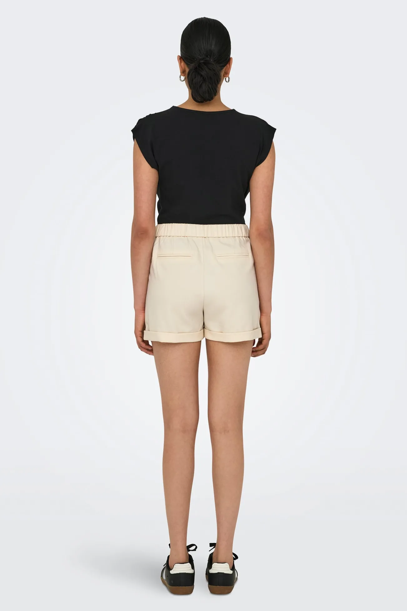 Short loose fit