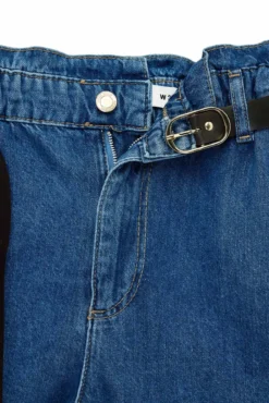 Shorts denim talle alto con cinturón