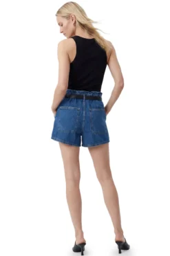 Shorts denim talle alto con cinturón