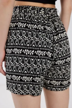 Shorts fluidos étnicos