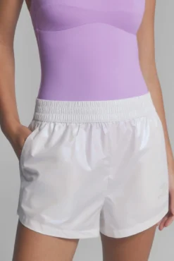 Short técnico blanco perlado