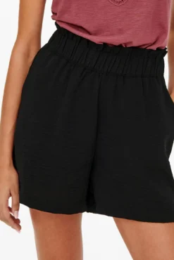 Short tejido fluido