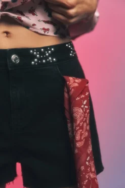 Short vaquero tachas
