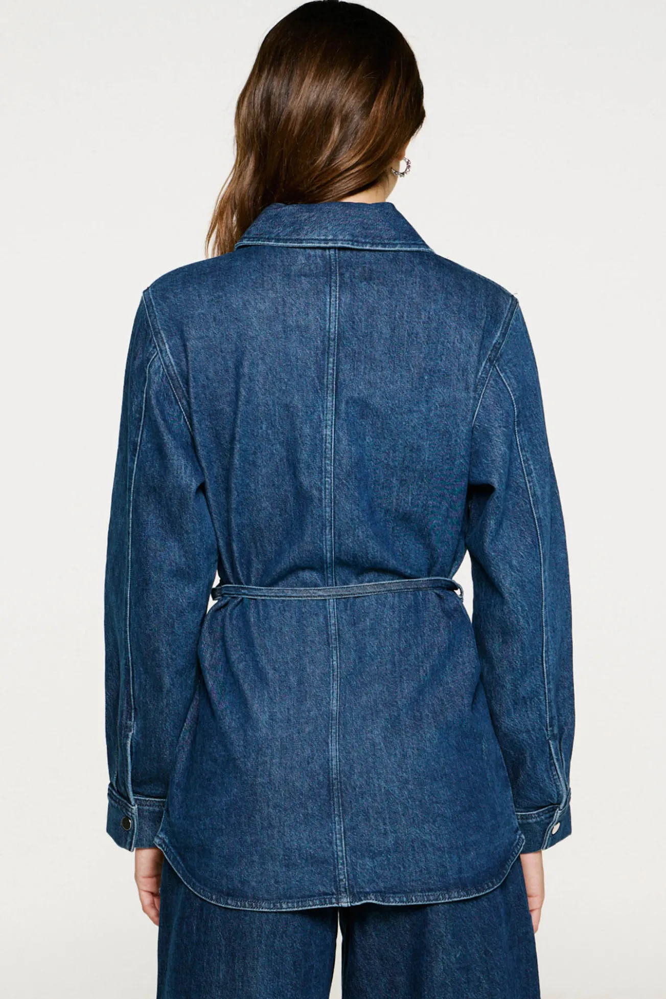 Sobrecamisa vaquera cinturón.