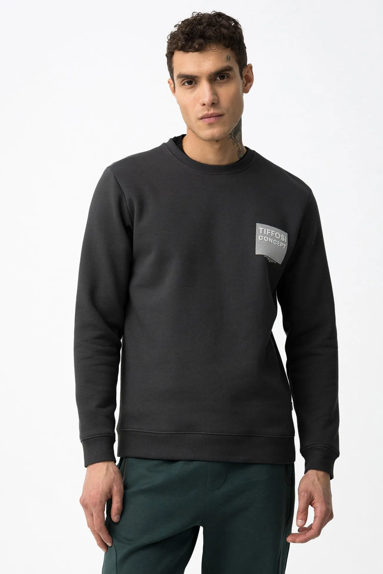 Sudadera con bordado