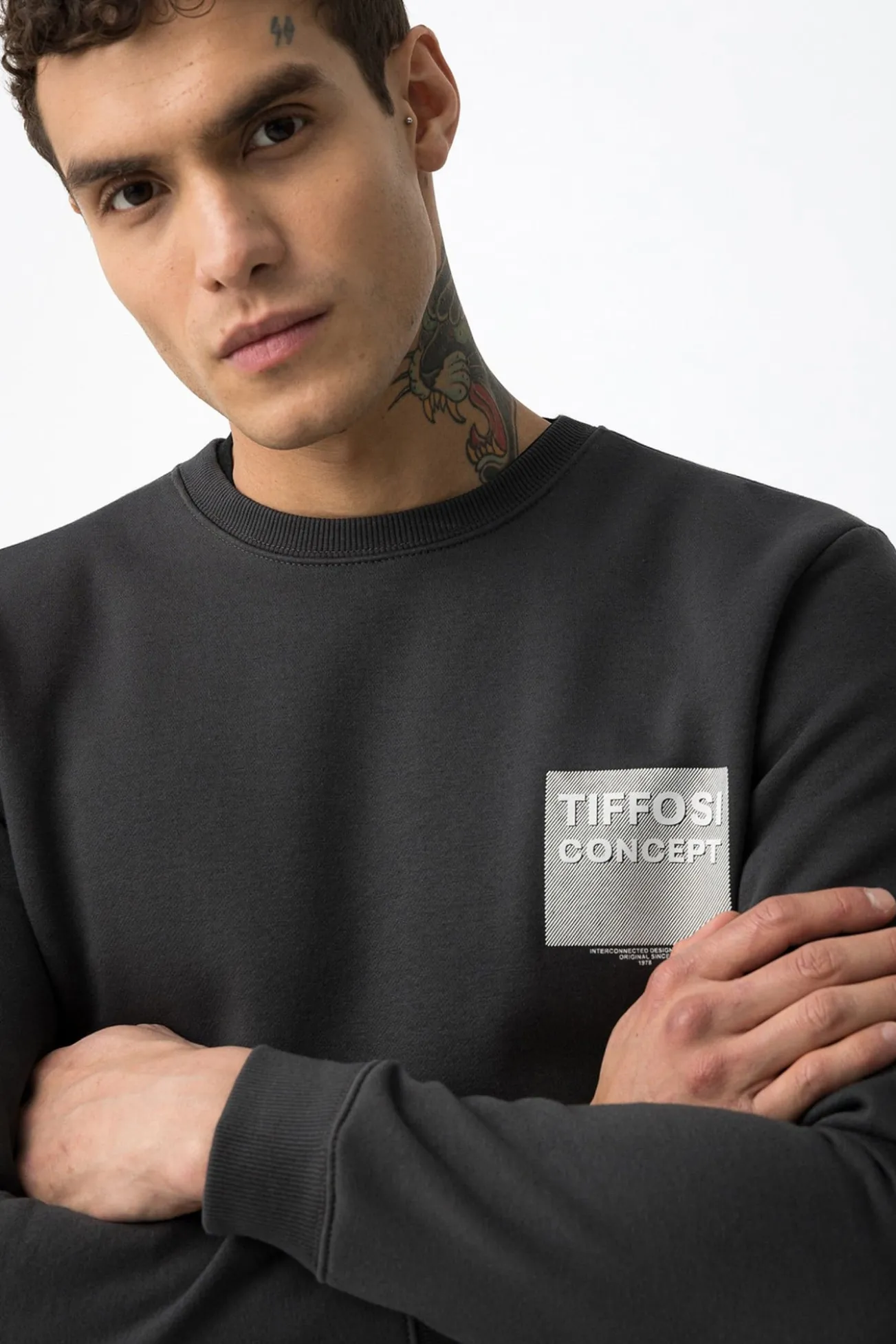 Sudadera con bordado