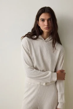 Sudadera con capucha de punto trenzado.