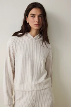 Sudadera con capucha de punto trenzado.