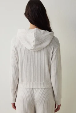 Sudadera con capucha de punto trenzado.