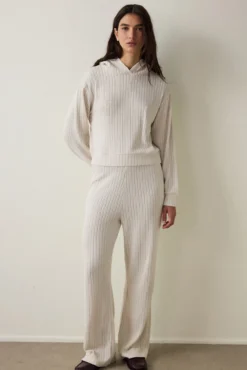 Sudadera con capucha de punto trenzado.