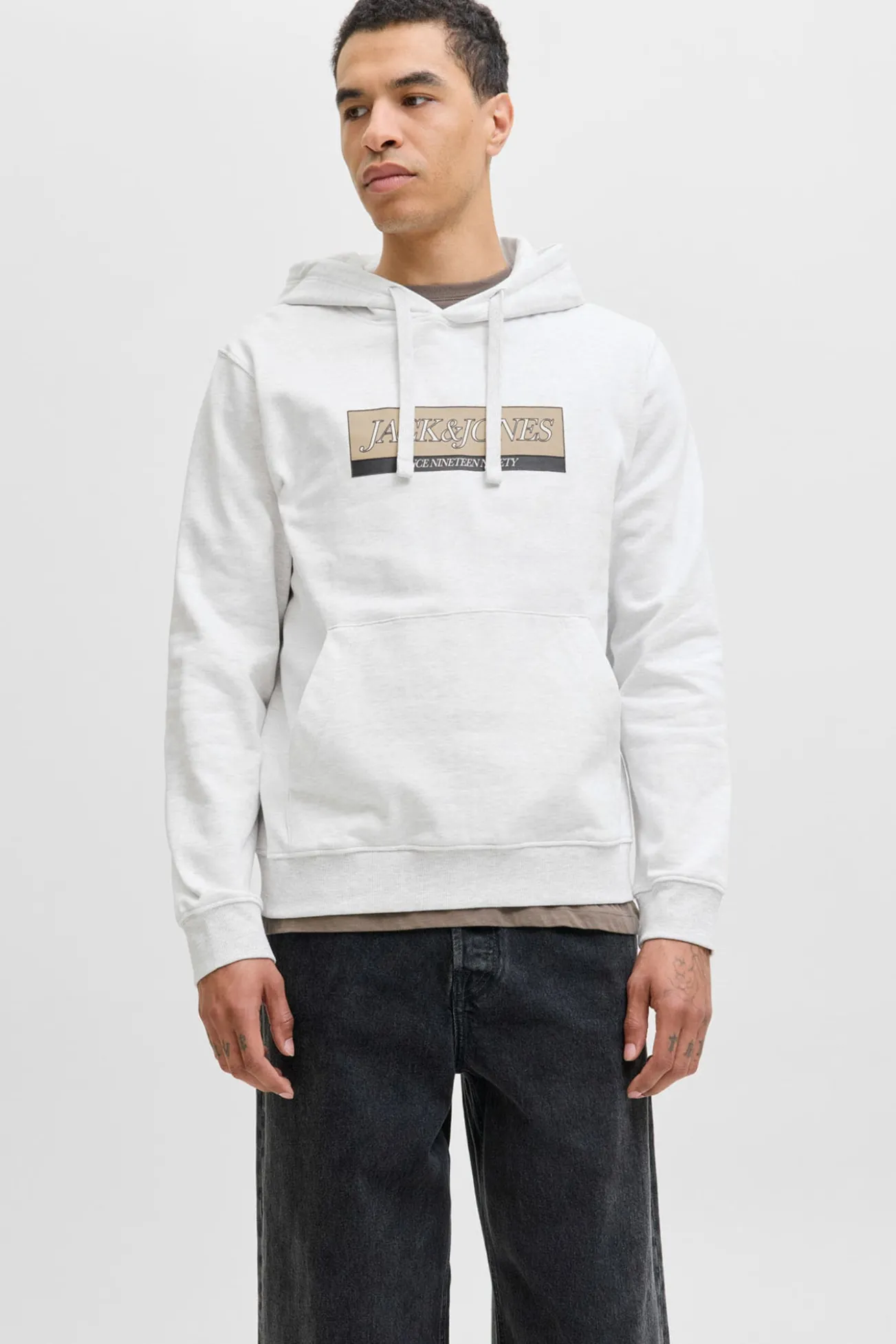 Sudadera con capucha y logo frontal