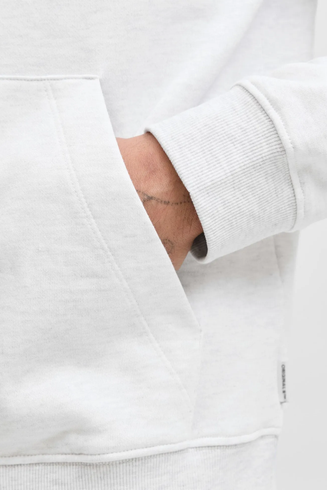 Sudadera con capucha y logo frontal