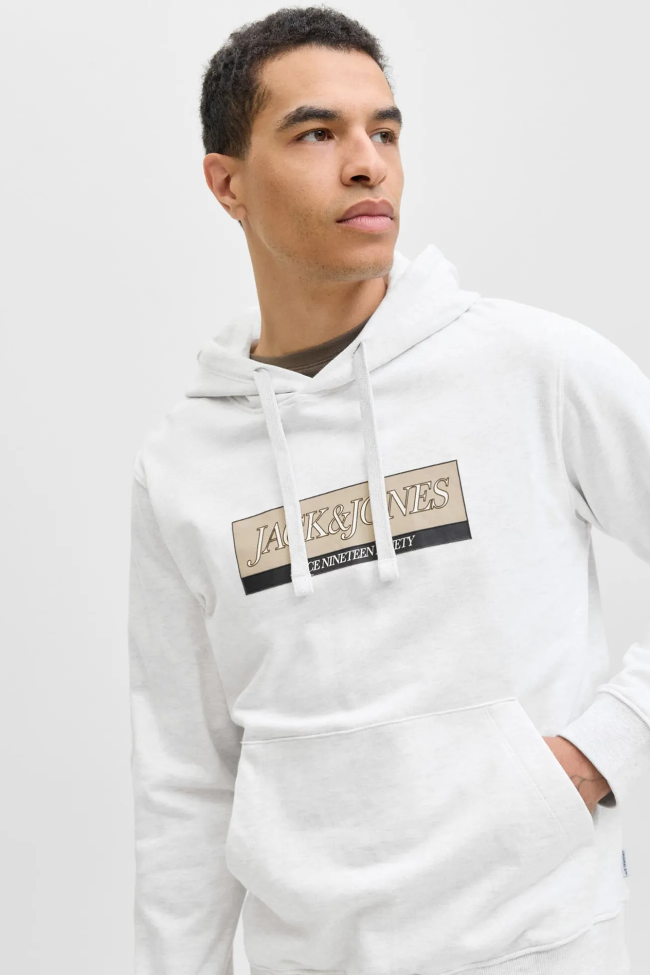 Sudadera con capucha y logo frontal