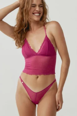 Sujetador crop top triangular de encaje tupido Nubia Fucsia
