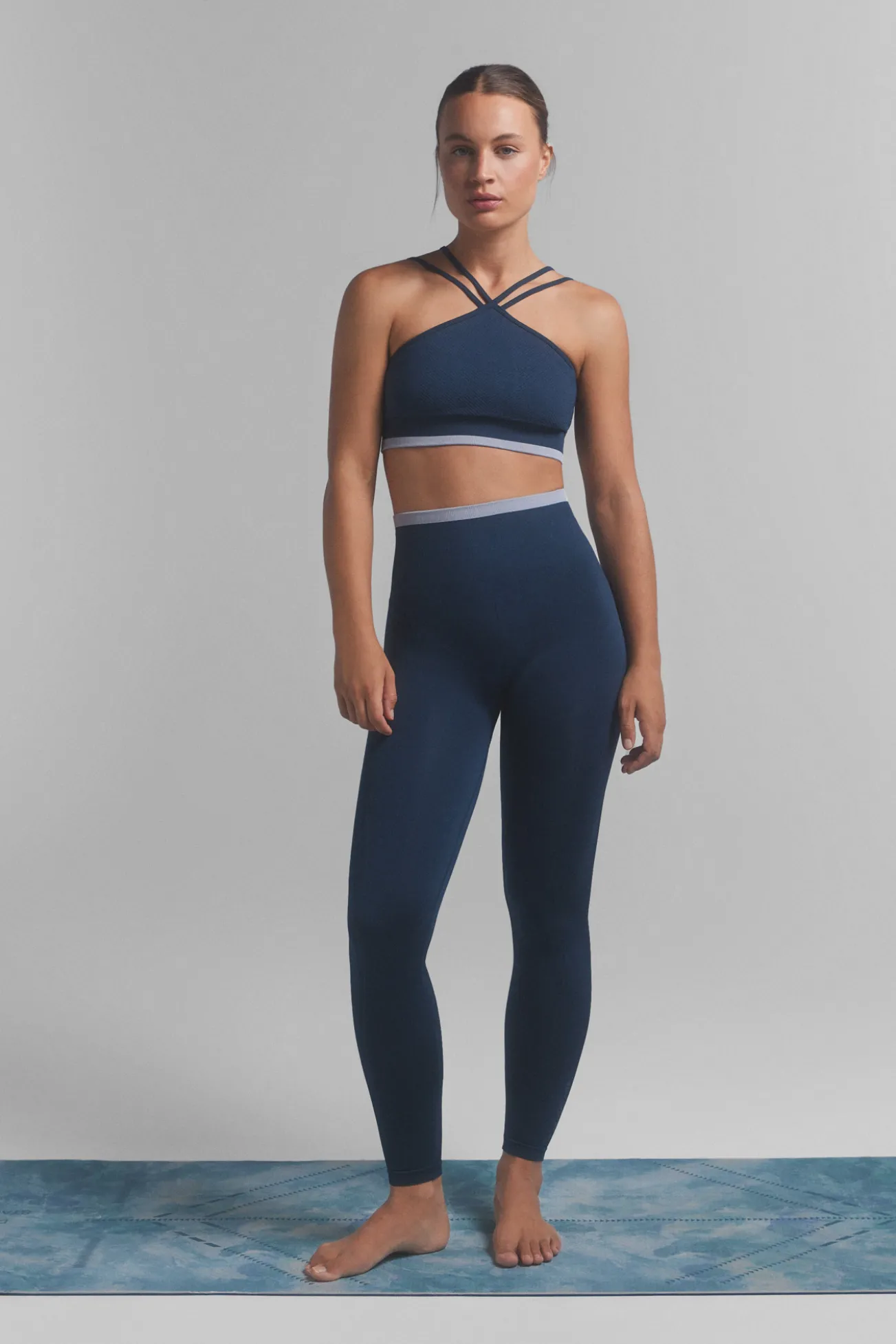 Sujetador deportivo SEAMLESS COMFORT azul. Special colab @ffitcoco