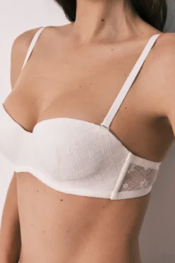 Sujetador sin tirantes relleno encaje blanco