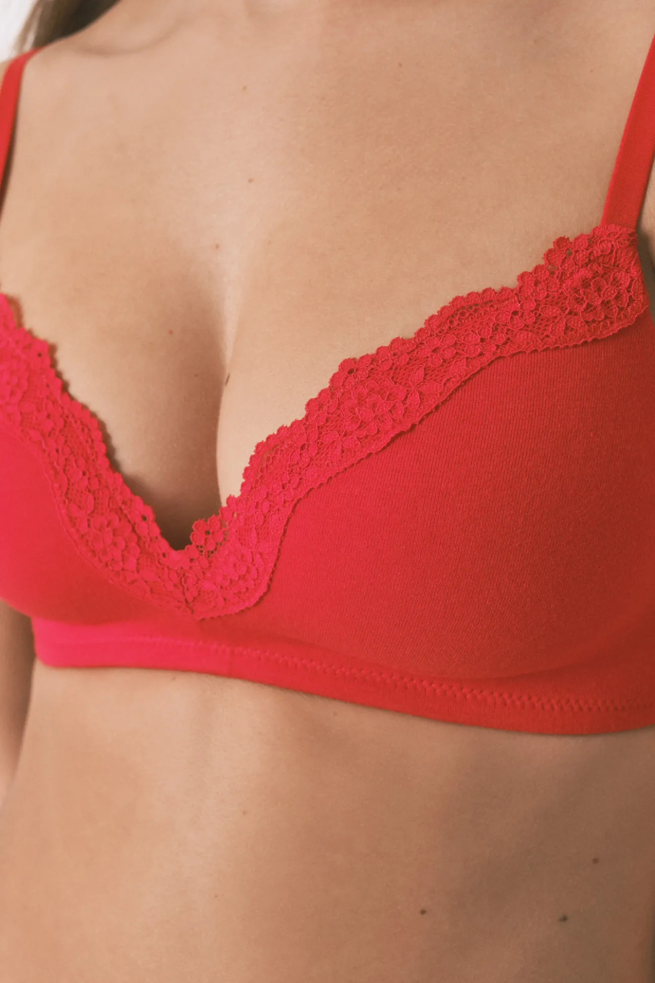 Sujetador triangular CHARMING encaje rojo