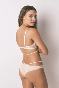 Sujetador triangular NATURAL encaje nude