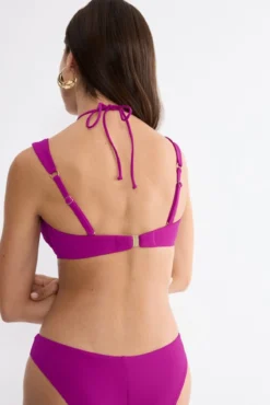 Top bikini fruncido con relleno y aro