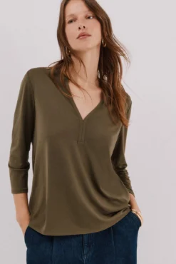 Top básico cuello mao