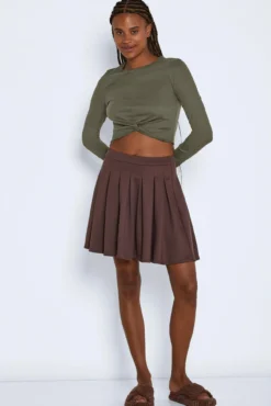 Top cropped de manga larga