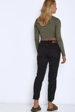 Top cropped de manga larga