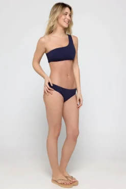 Top de bikini asimétrico de lurex