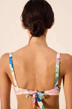 Top de bikini con estampado de flores